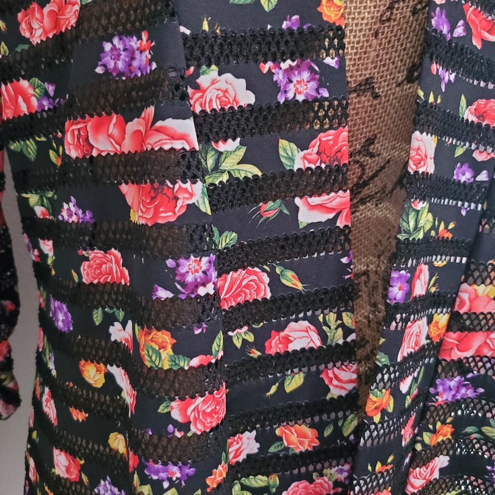 Chances R.•black,floral mesh jacket🤔cover•Med. - Picture 4 of 8